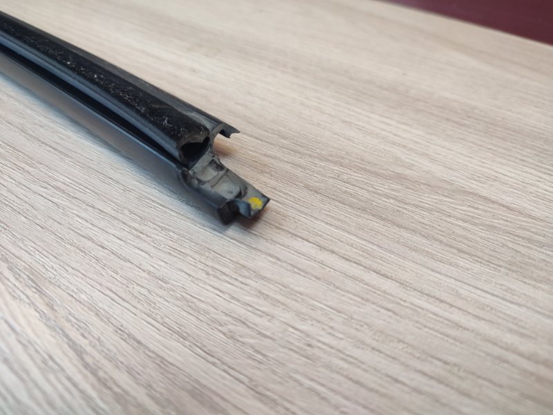 Уплотнитель стекла двери внешний