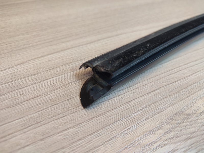 Уплотнитель стекла двери внешний