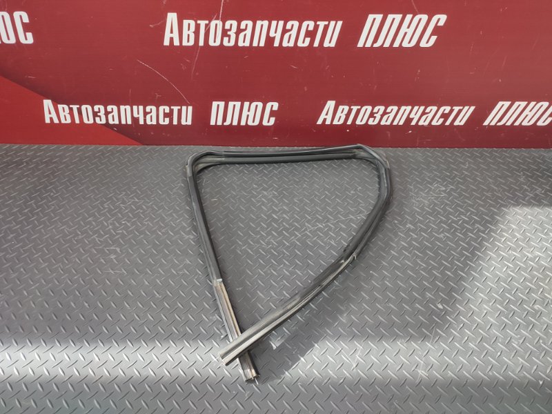 Уплотнитель стекла двери
