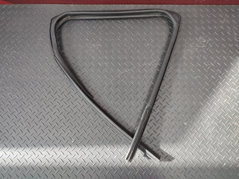 Уплотнитель стекла двери