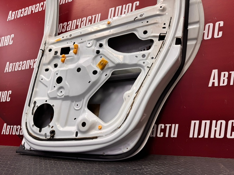 Дверь боковая