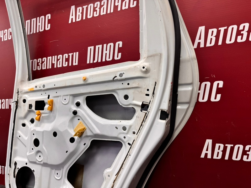 Дверь боковая