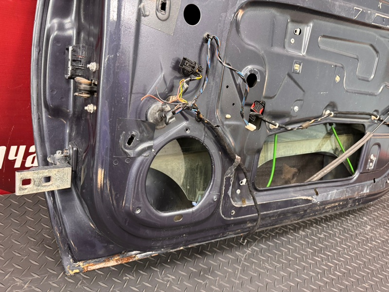 Дверь боковая