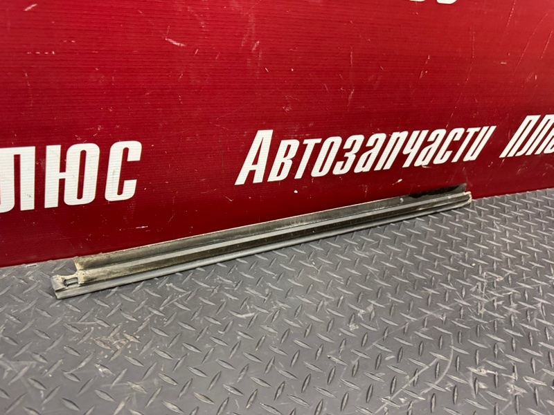 Уплотнитель стекла двери внешний