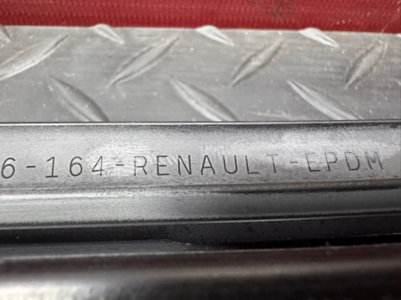 Уплотнитель стекла двери внутренний