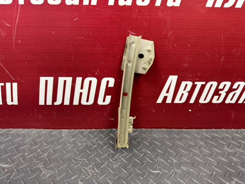 Направляющая стекла     двери