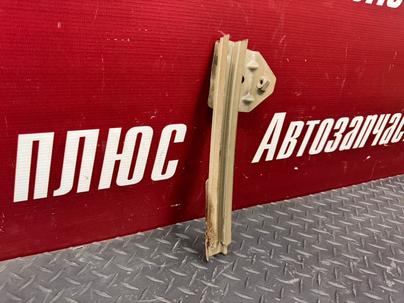 Направляющая стекла     двери