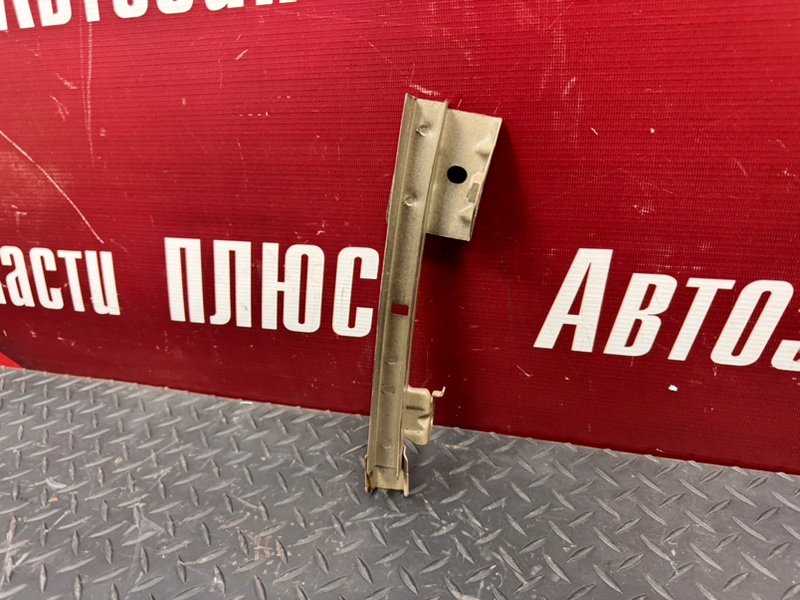 Направляющая стекла     двери