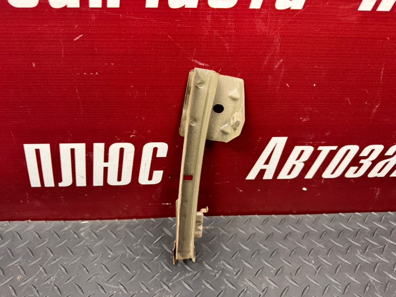 Направляющая стекла     двери