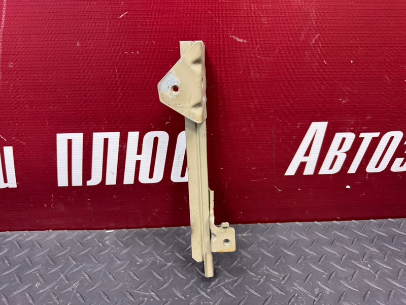 Направляющая стекла     двери