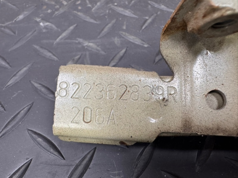 Направляющая стекла     двери