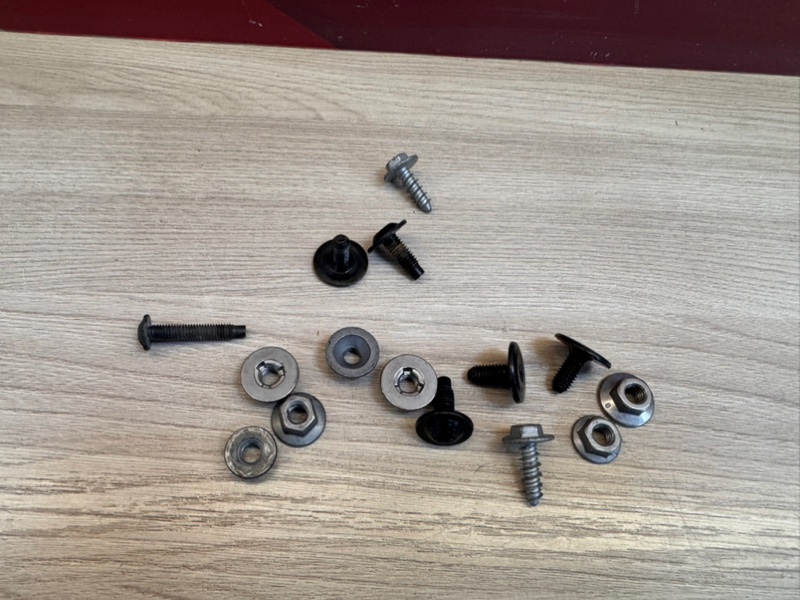 Крепеж двери