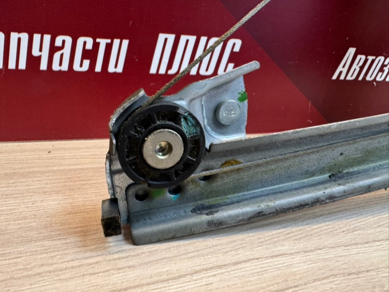 Стеклоподъемник    двери