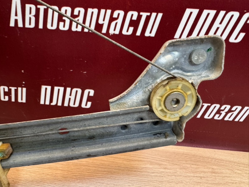 Стеклоподъемник    двери