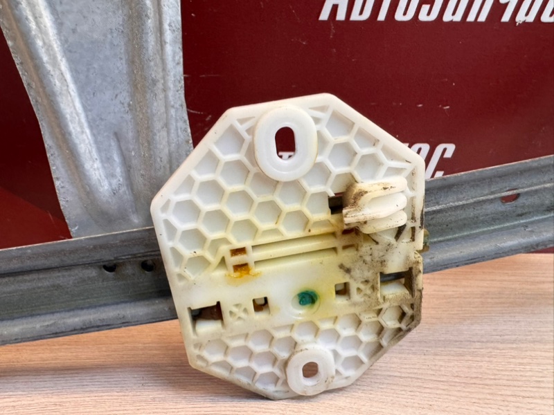 Стеклоподъемник    двери