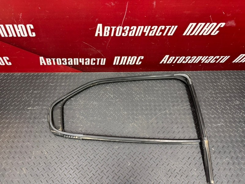 Уплотнитель стекла      двери
