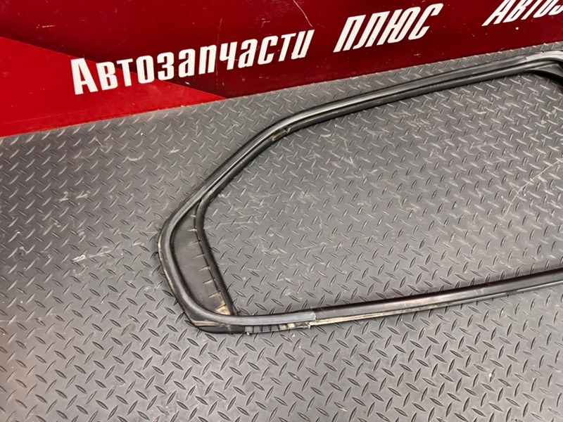 Уплотнитель стекла      двери