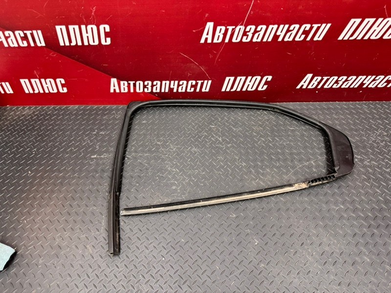 Уплотнитель стекла      двери