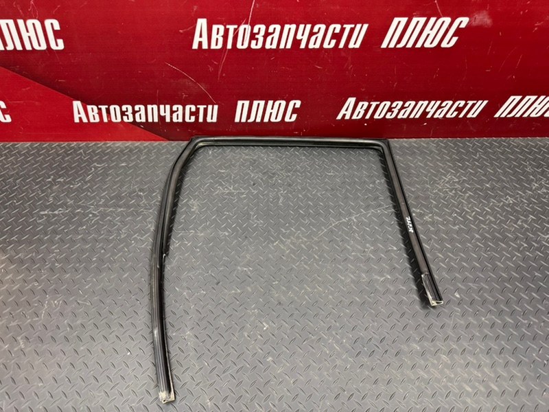 Уплотнитель стекла      двери