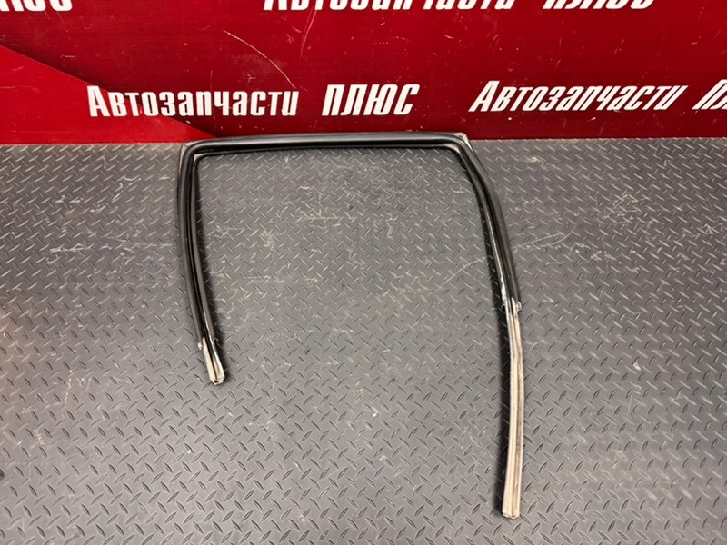 Уплотнитель стекла      двери