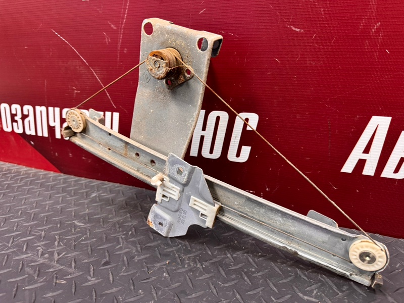 Стеклоподъемник    двери