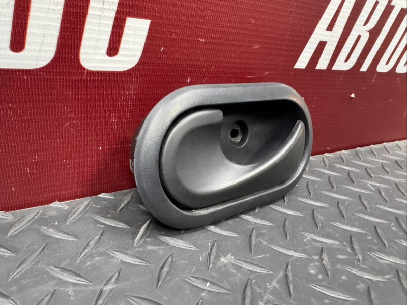 Внутренняя  ручка двери