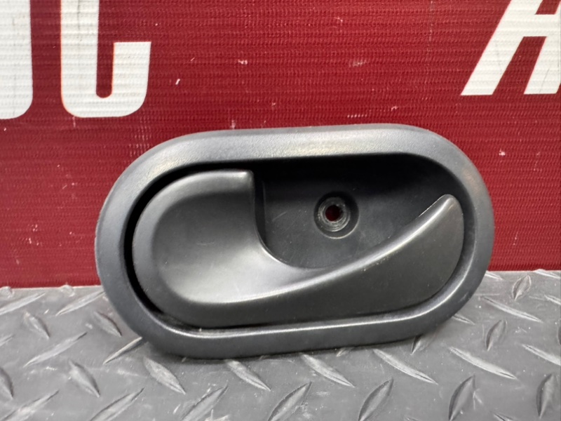 Внутренняя  ручка двери