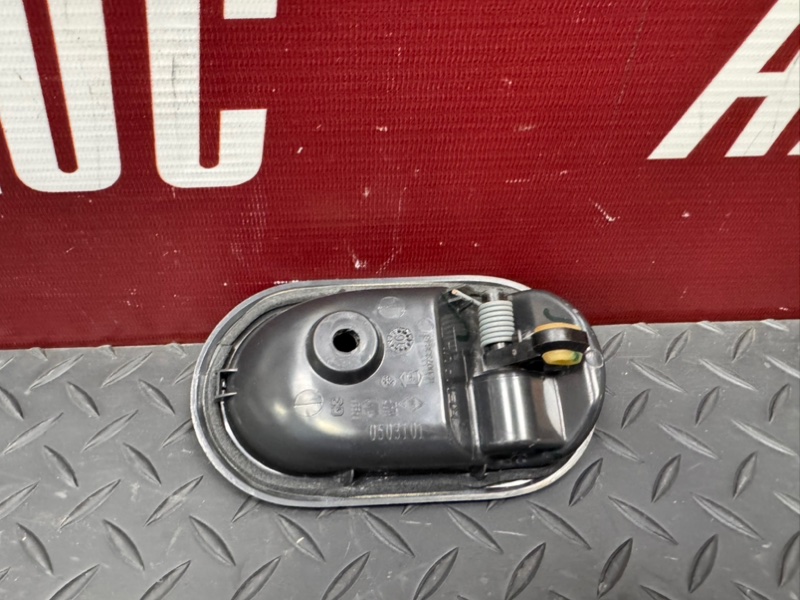 Внутренняя  ручка двери