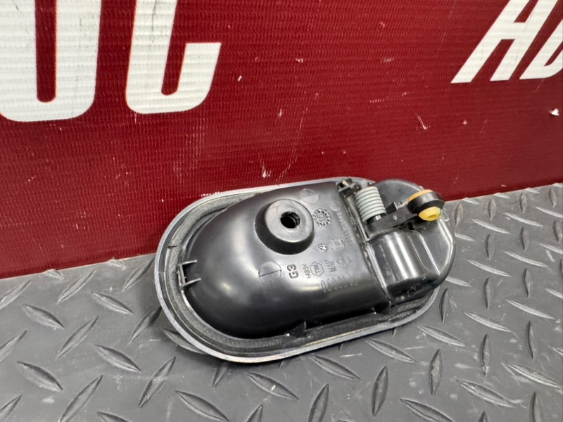 Внутренняя  ручка двери