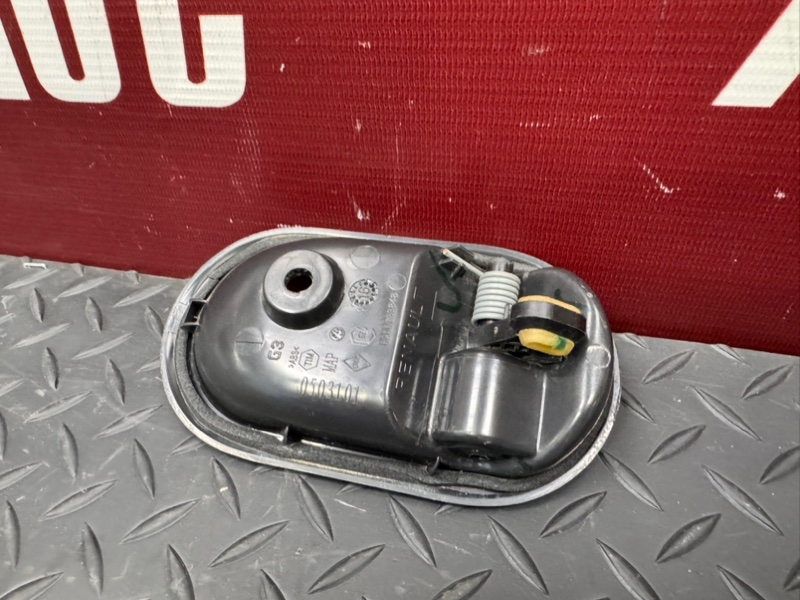 Внутренняя  ручка двери