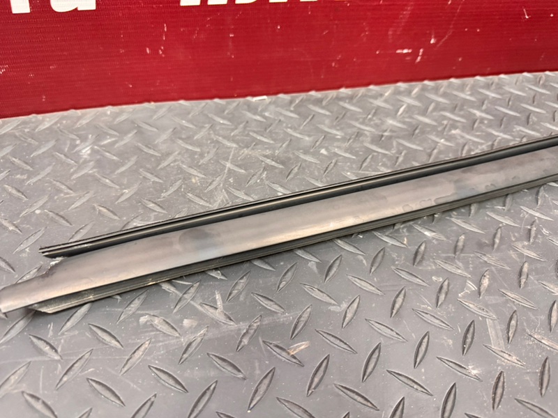 Уплотнитель стекла двери внешний