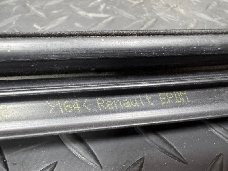 Уплотнитель стекла двери внешний