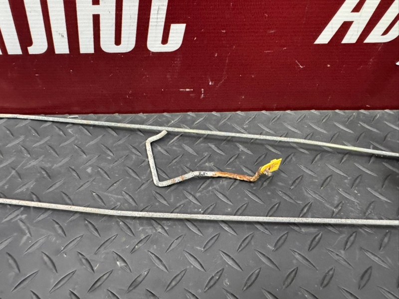 Тяга замка двери