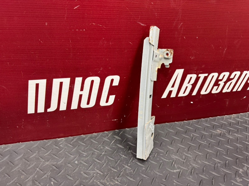 Направляющая стекла     двери