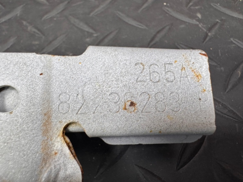 Направляющая стекла     двери