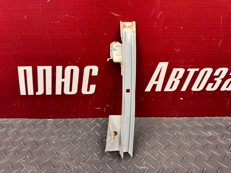 Направляющая стекла     двери