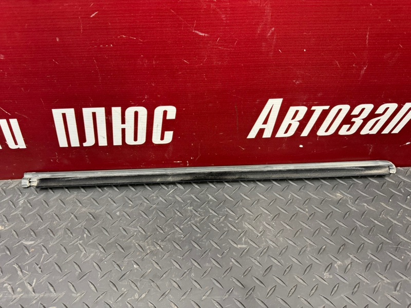 Уплотнитель стекла двери внешний