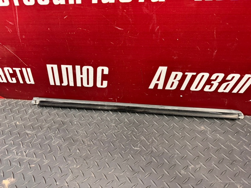 Уплотнитель стекла двери внешний