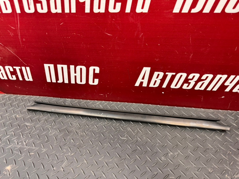 Уплотнитель стекла двери внутренний