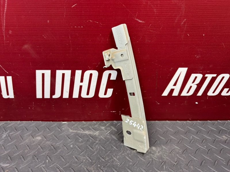 Направляющая стекла     двери