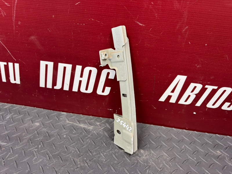 Направляющая стекла     двери