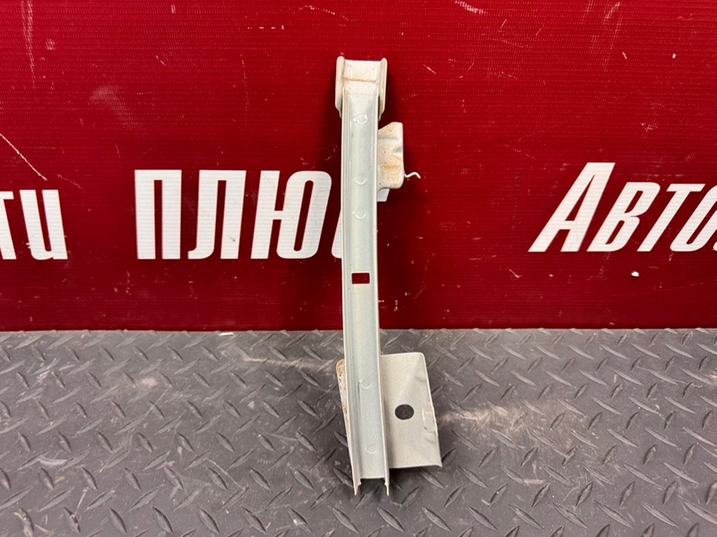 Направляющая стекла     двери