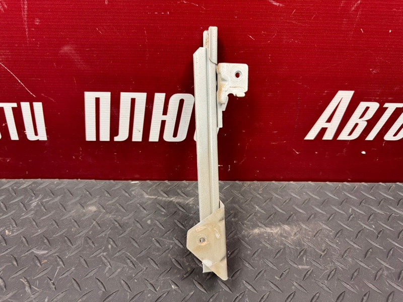 Направляющая стекла     двери