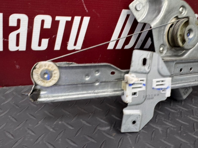 Стеклоподъемник    двери