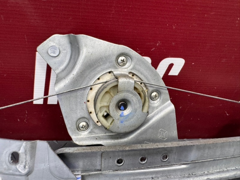 Стеклоподъемник    двери