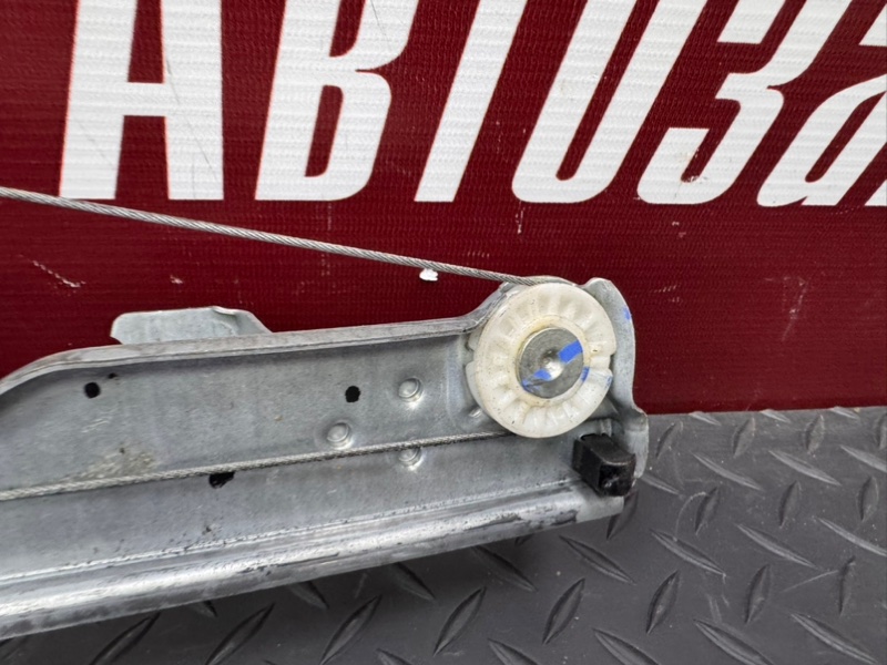 Стеклоподъемник    двери