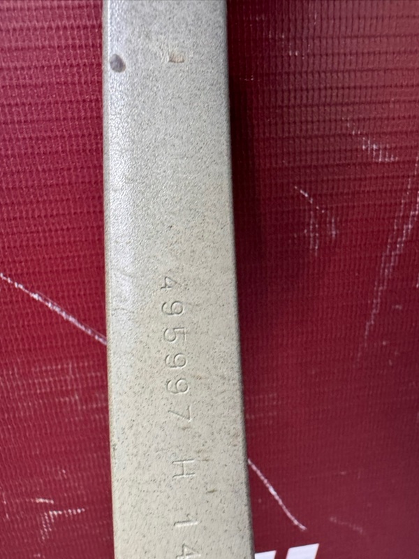 Направляющая стекла     двери