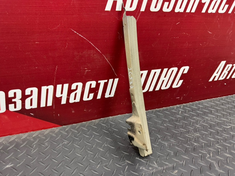 Направляющая стекла     двери