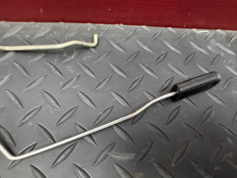 Тяга замка двери