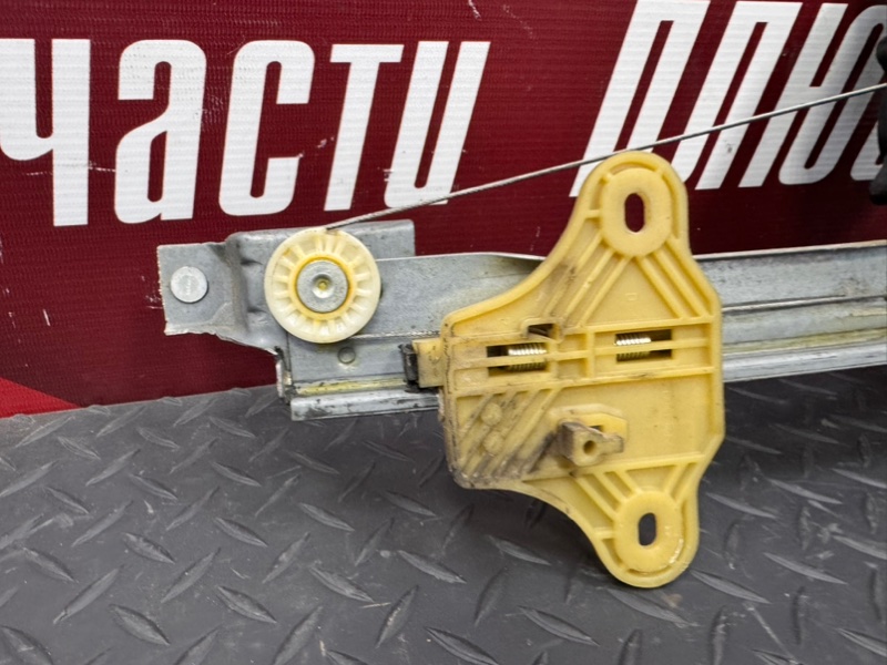 Стеклоподъемник    двери